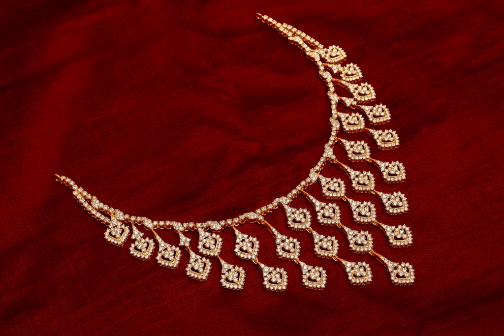 Buy Precious Diamond Jewellery Collections from Karaikudi Maganlal Mehta Diamond Jewellers Chennai, the Best Diamond NEcklace to wear for all occasions.